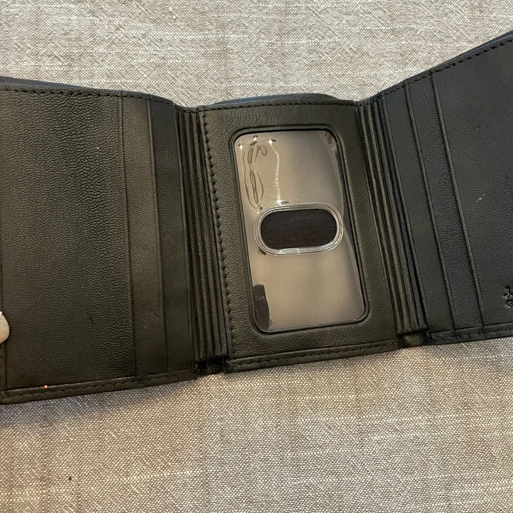 Trifold wallet